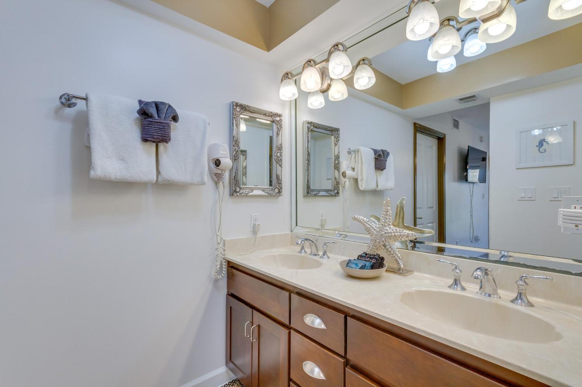 Apartment Pensacola With Patio And Access To Beach!