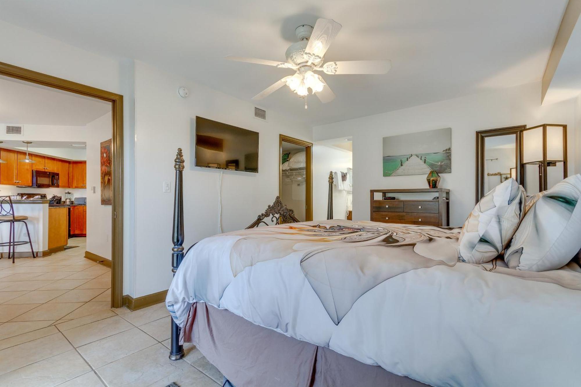 Apartment Pensacola With Patio And Access To Beach!
