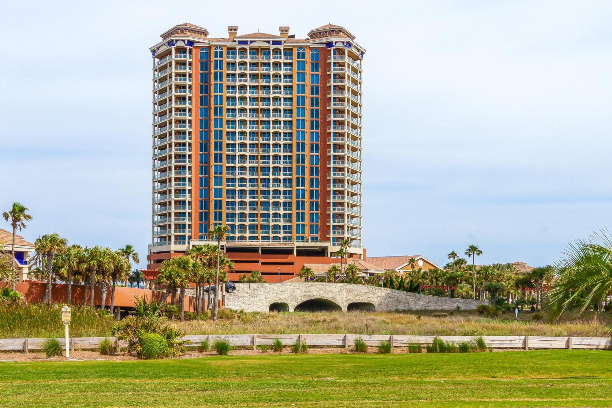 Apartment Pensacola Penthouse With View And Pool Access!