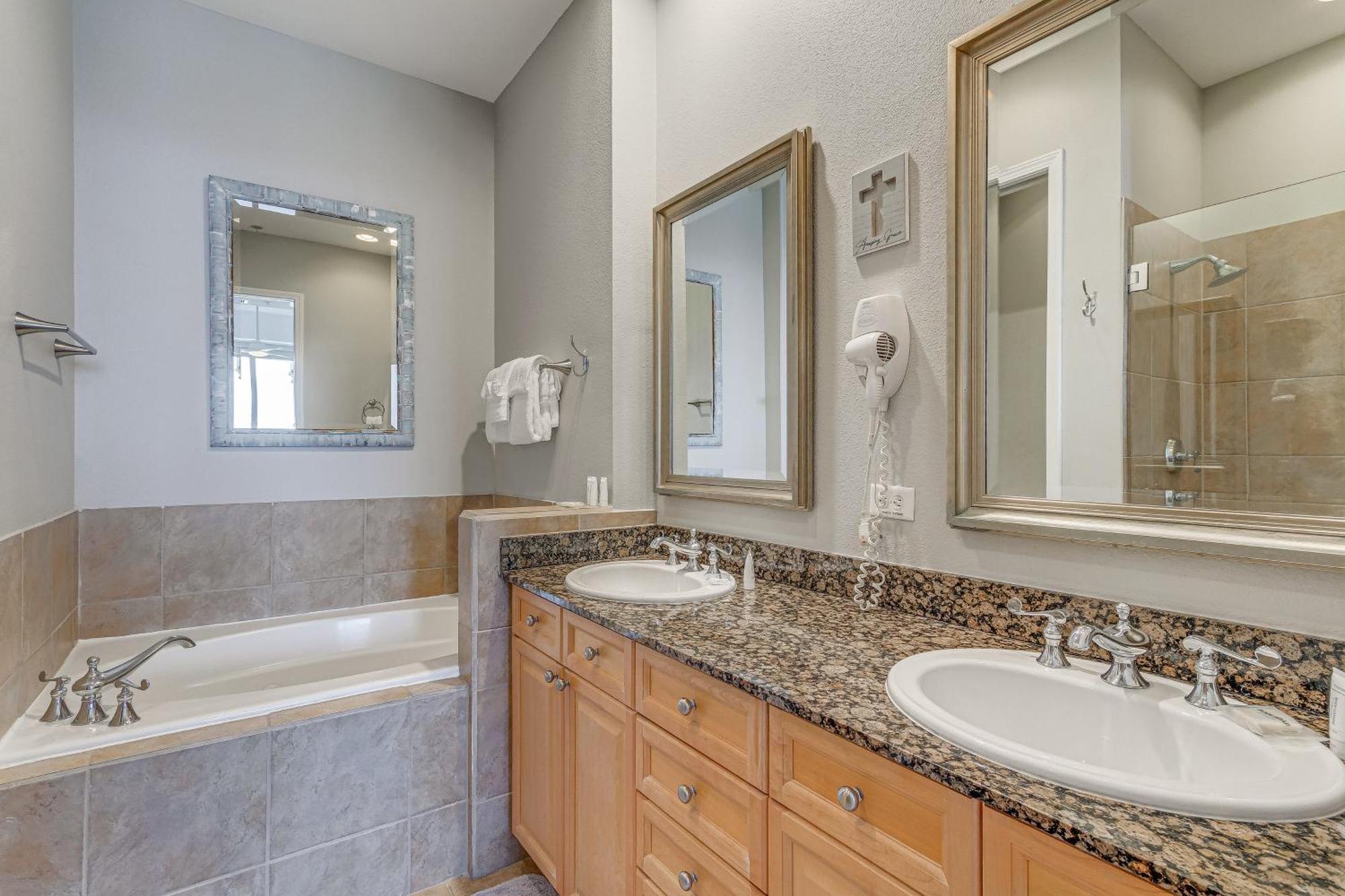 Pensacola Penthouse With View And Pool Access!
