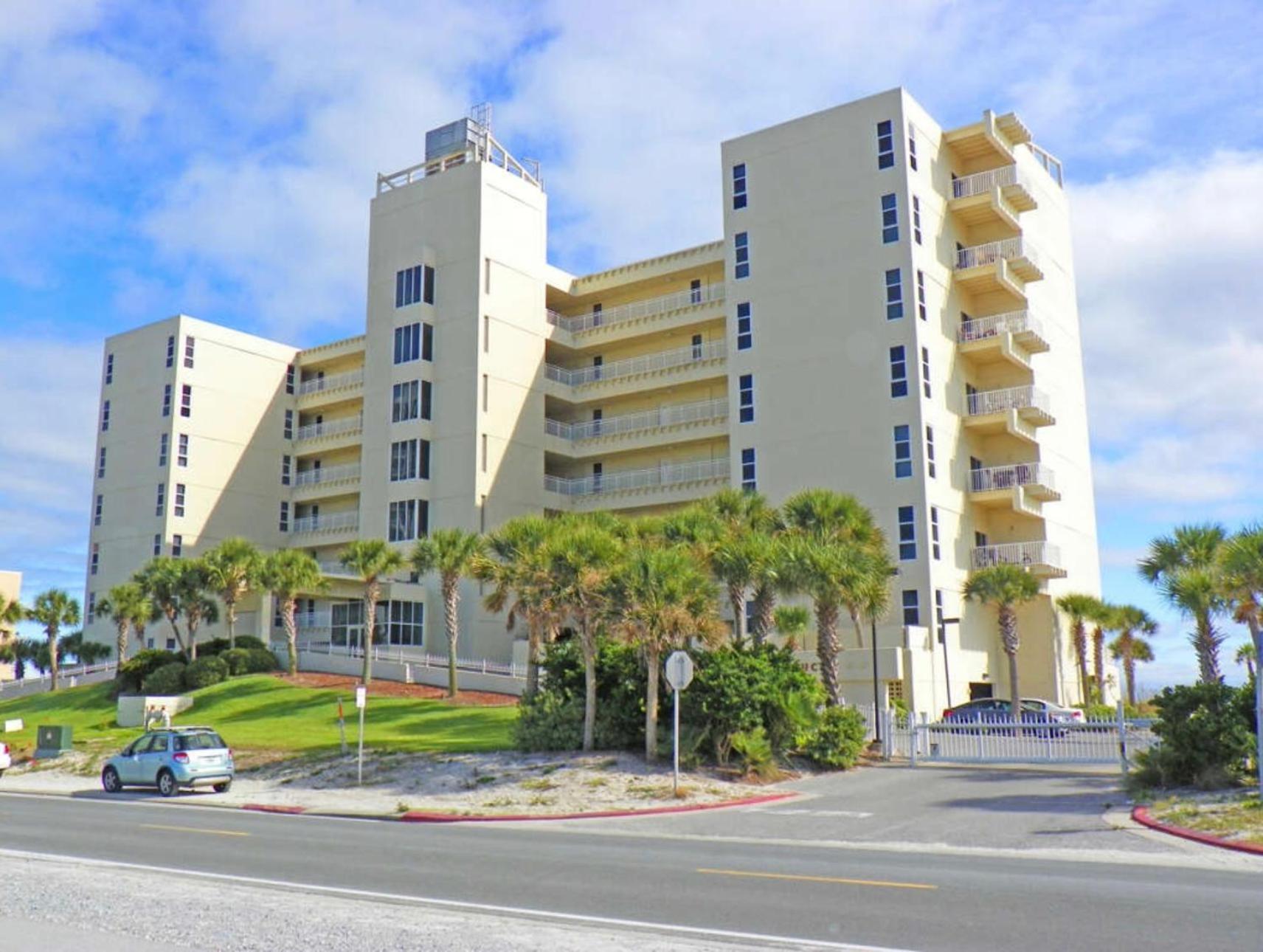Pensacola, Oceanfront Paradise With Private Aparthotel