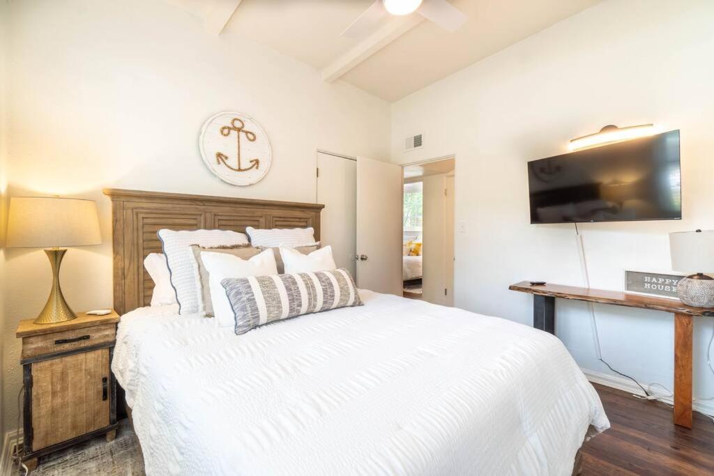 Red Flamingo - New Listing In Gulf Breeze Fl! *