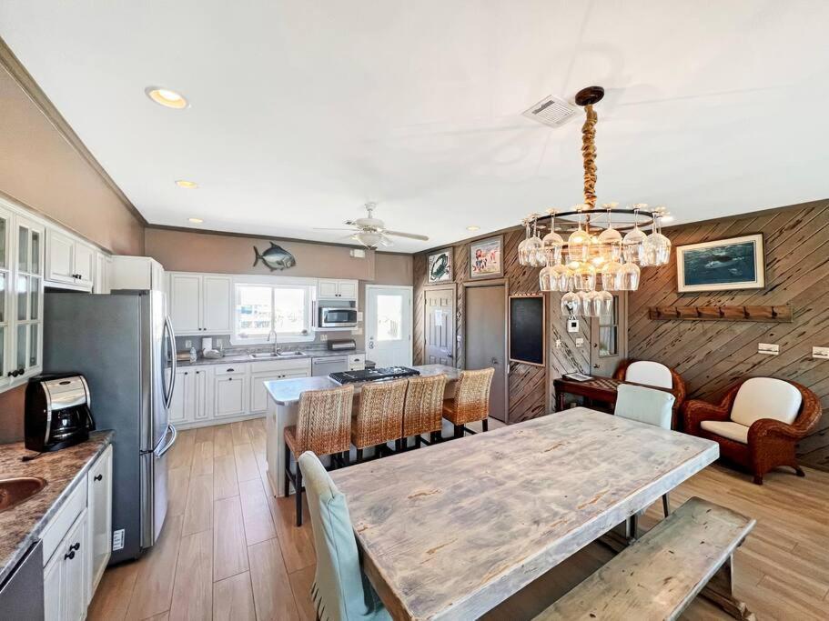 Blue Angel - Gulf Front, Available Weekend! Holiday home *