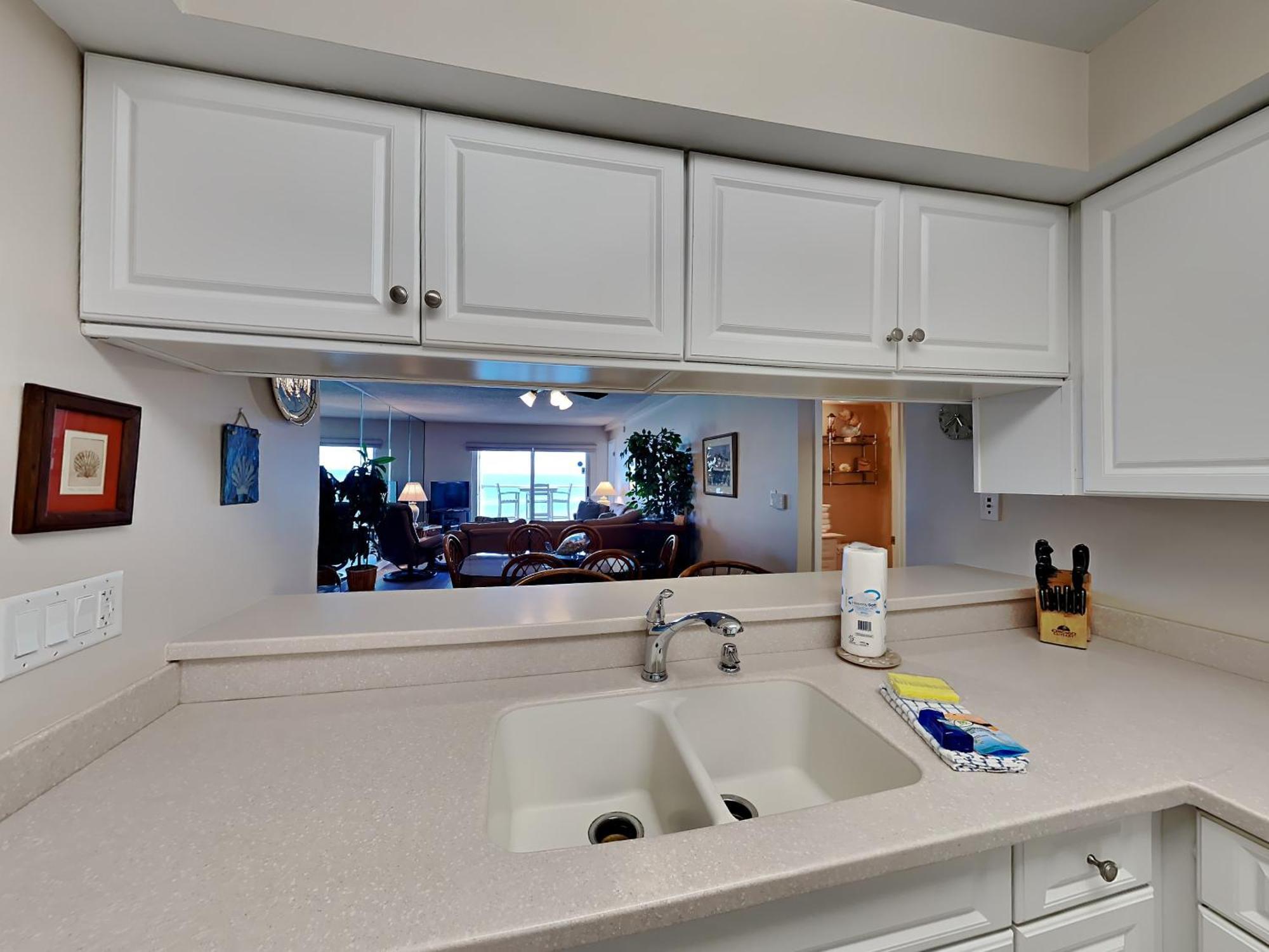 Regency Towers #605 West Apartment *