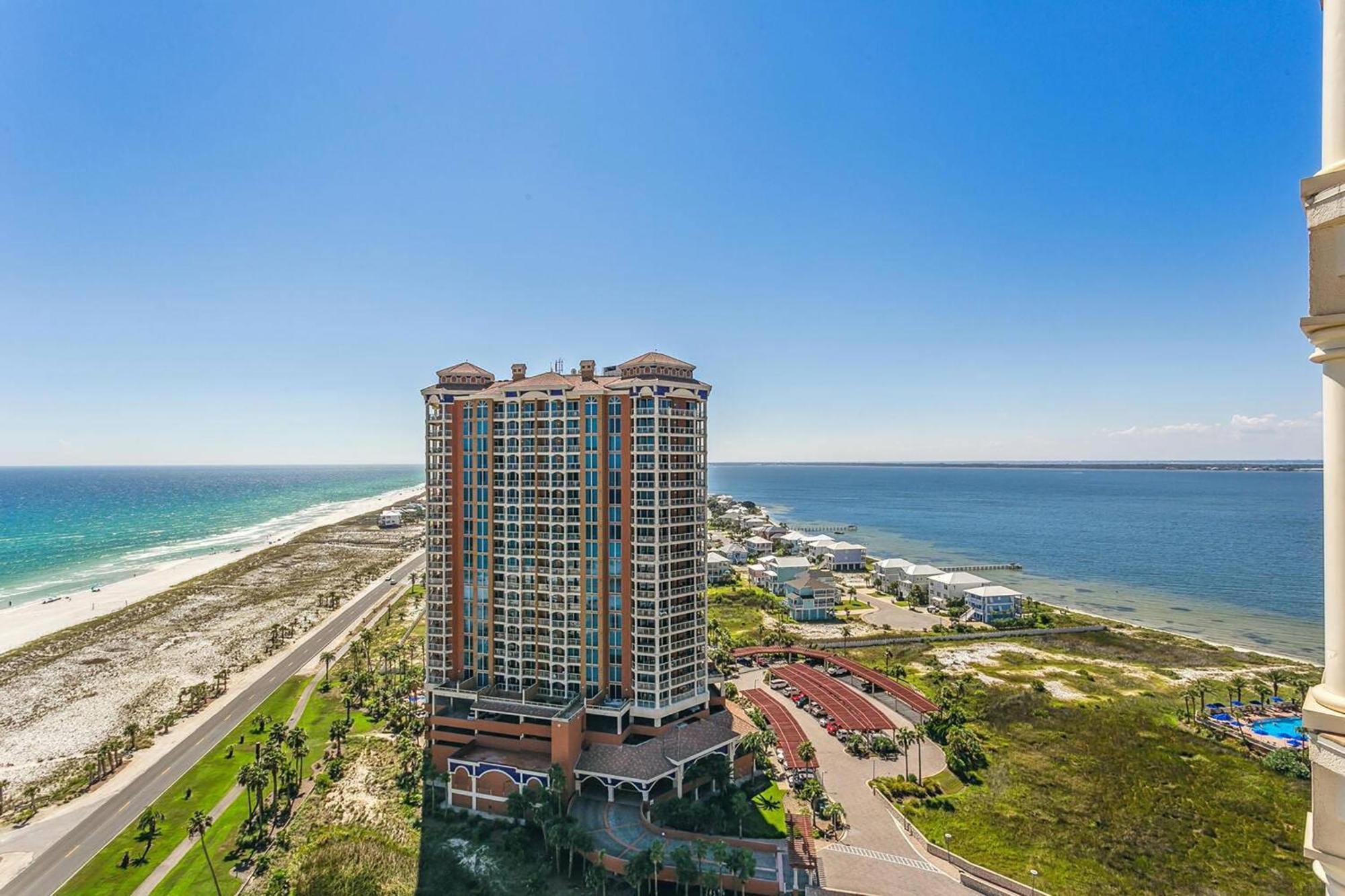 Portofino Tower 1 Unit 1802 Holiday home *