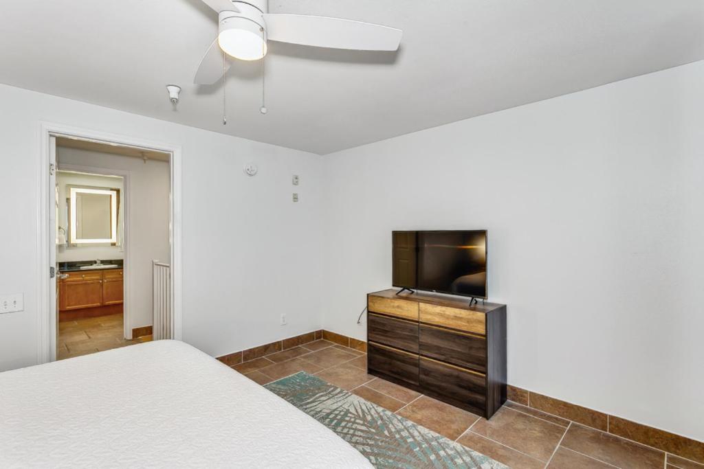 Club 2b - 302a * Pensacola Beach