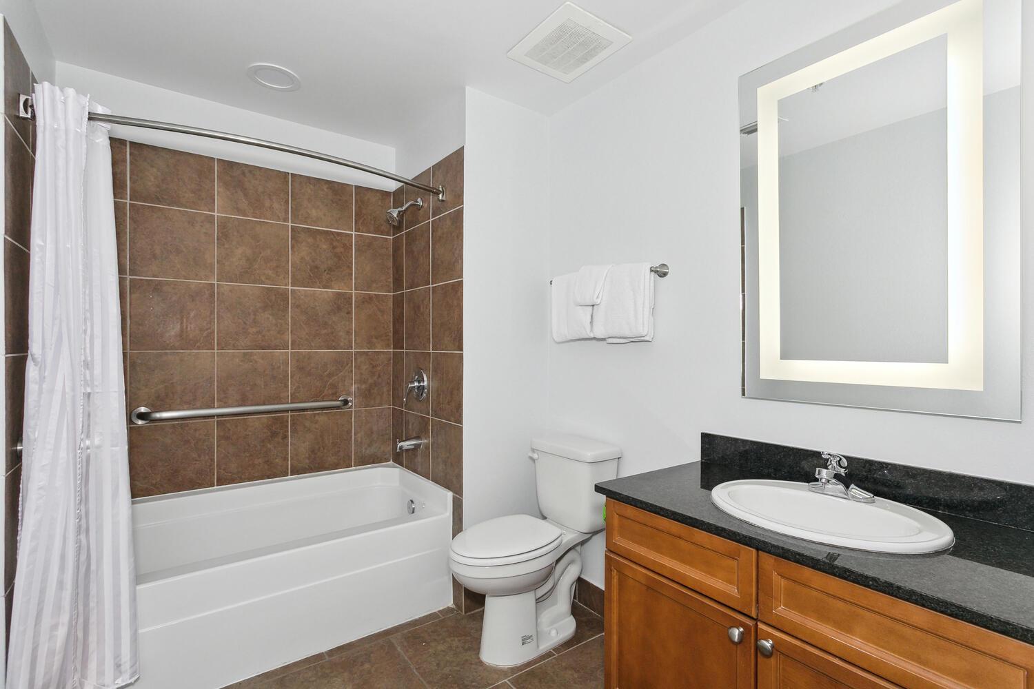 Club 1b - 105a Apartment *