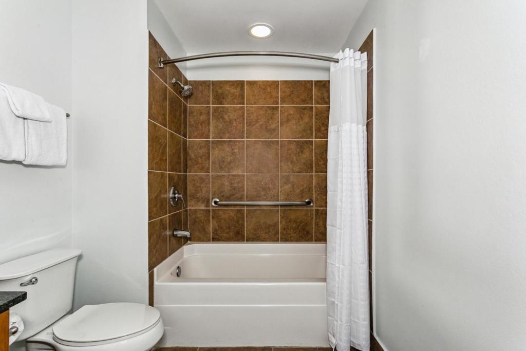Club 2b - 302a Apartment *