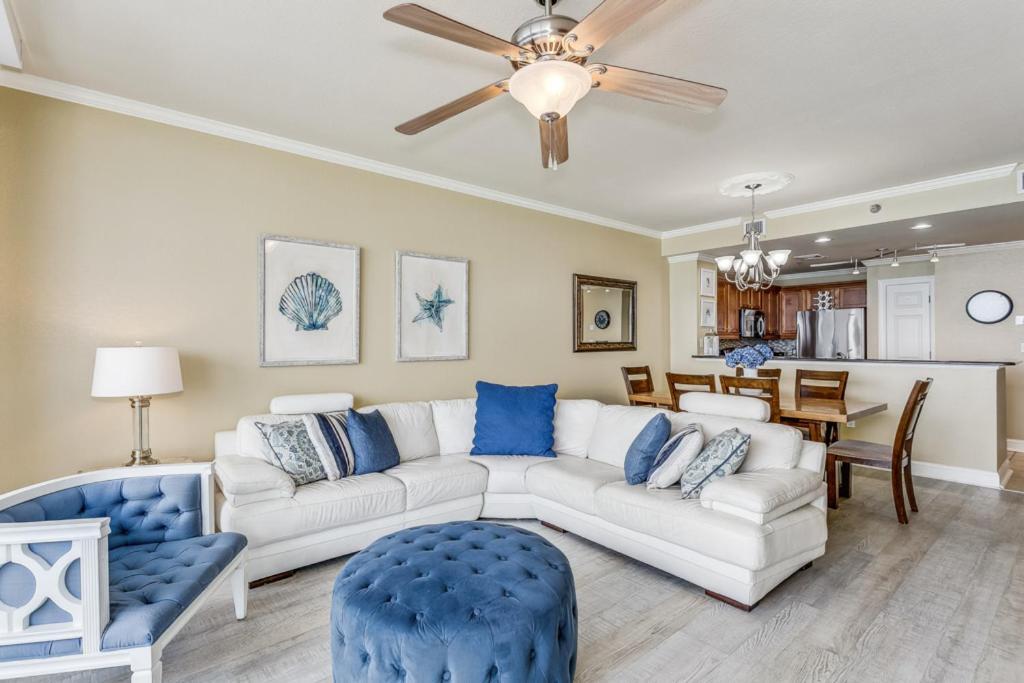 Apartment Emerald Dolphin 3b - 1330 *