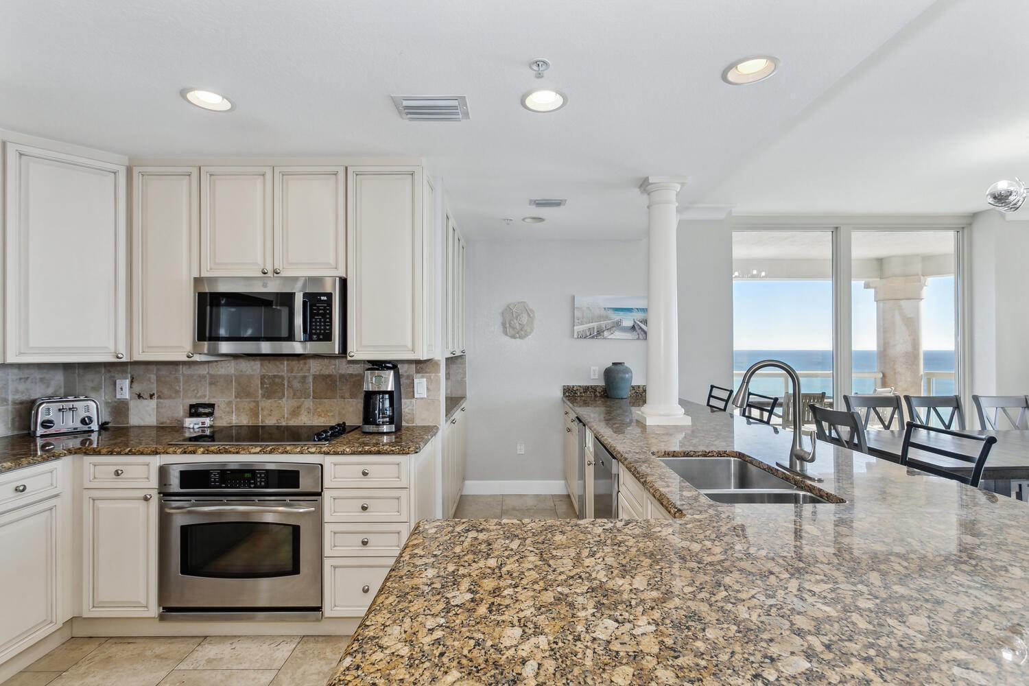 Apartment Club Gulf Front 4b - 1001 Pensacola Beach