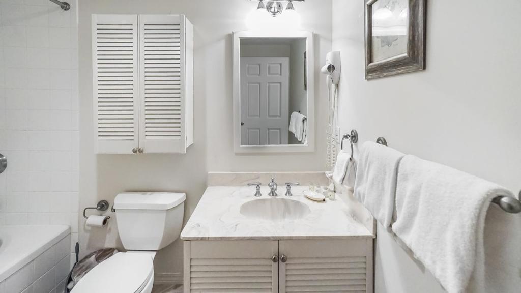 Emerald Isle Gulf Front 2b - 303 Pensacola Beach
