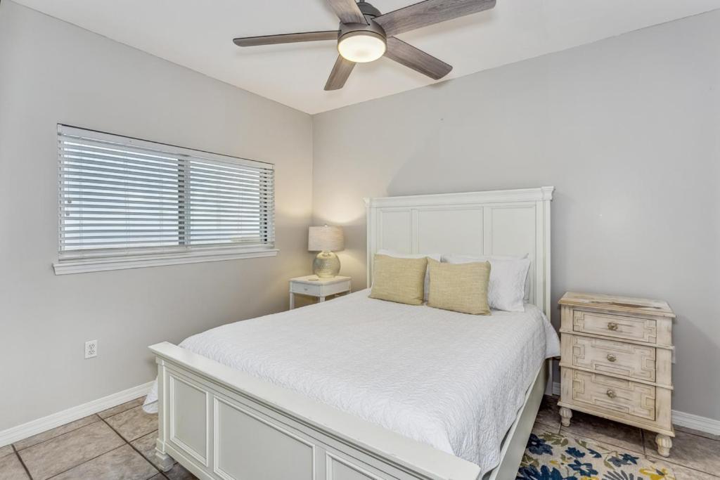 Emerald Isle Gulf Front 2b - 1604 Apartment *