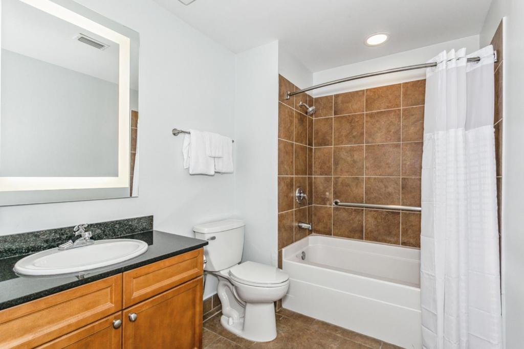 Club 2b - 304b Apartment