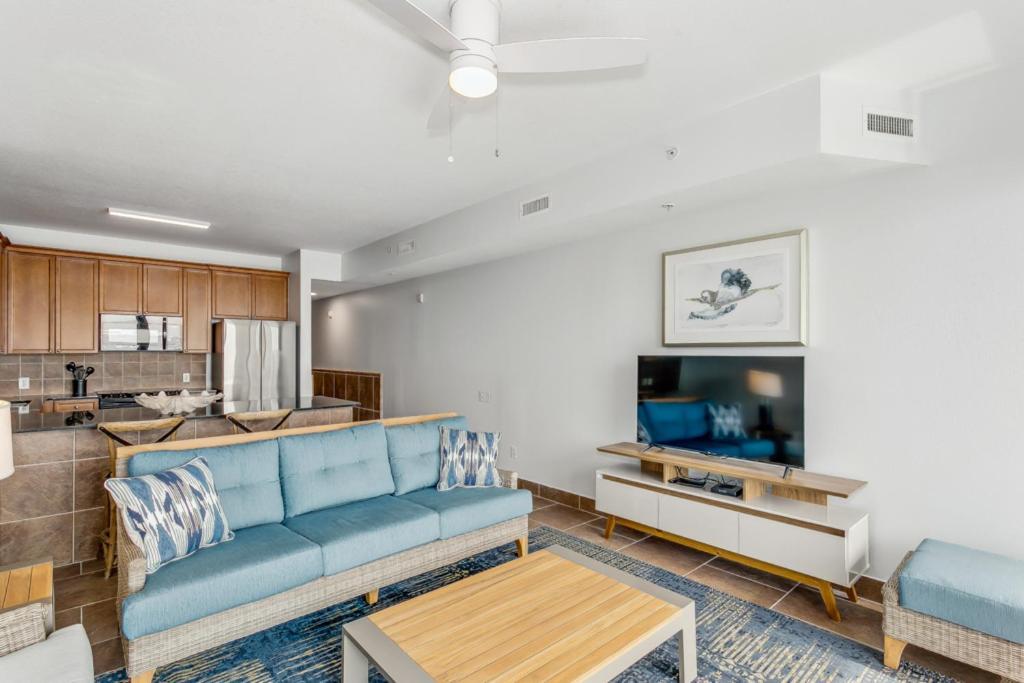 Club 1b - 205b Apartment
