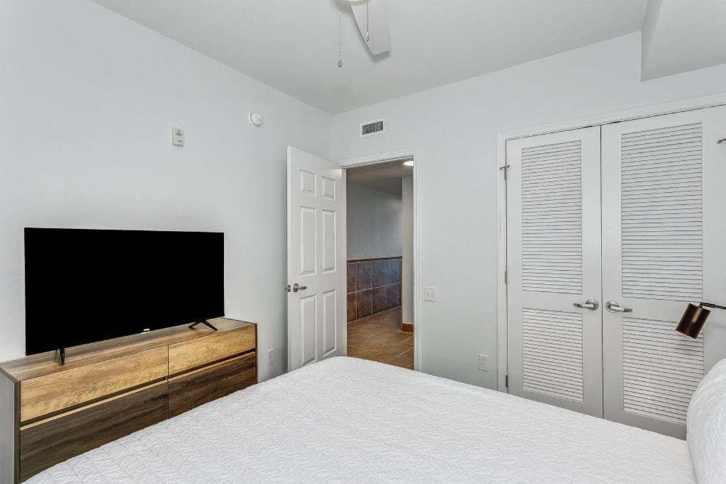 Apartment Club 1b - 203a Pensacola Beach