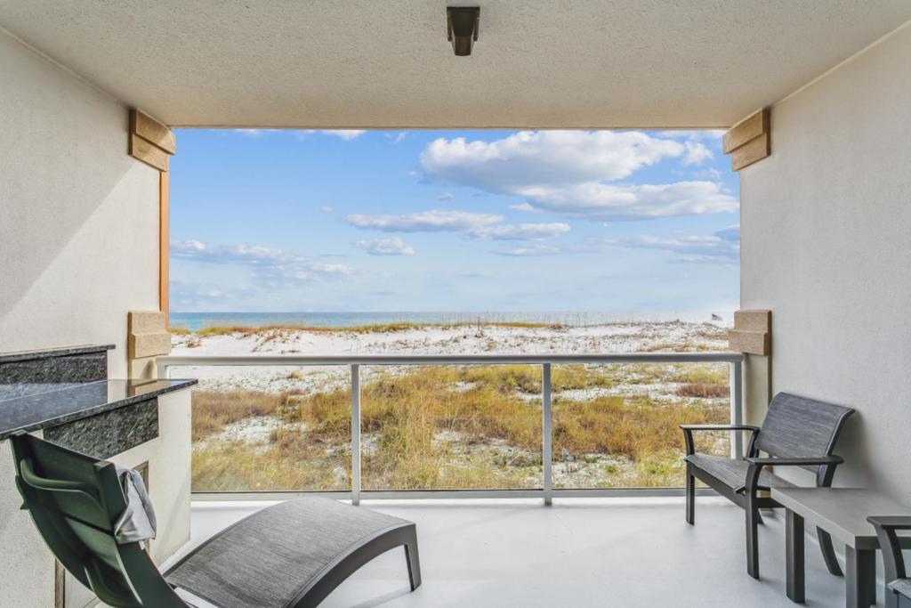Club 1b - 103b Apartment