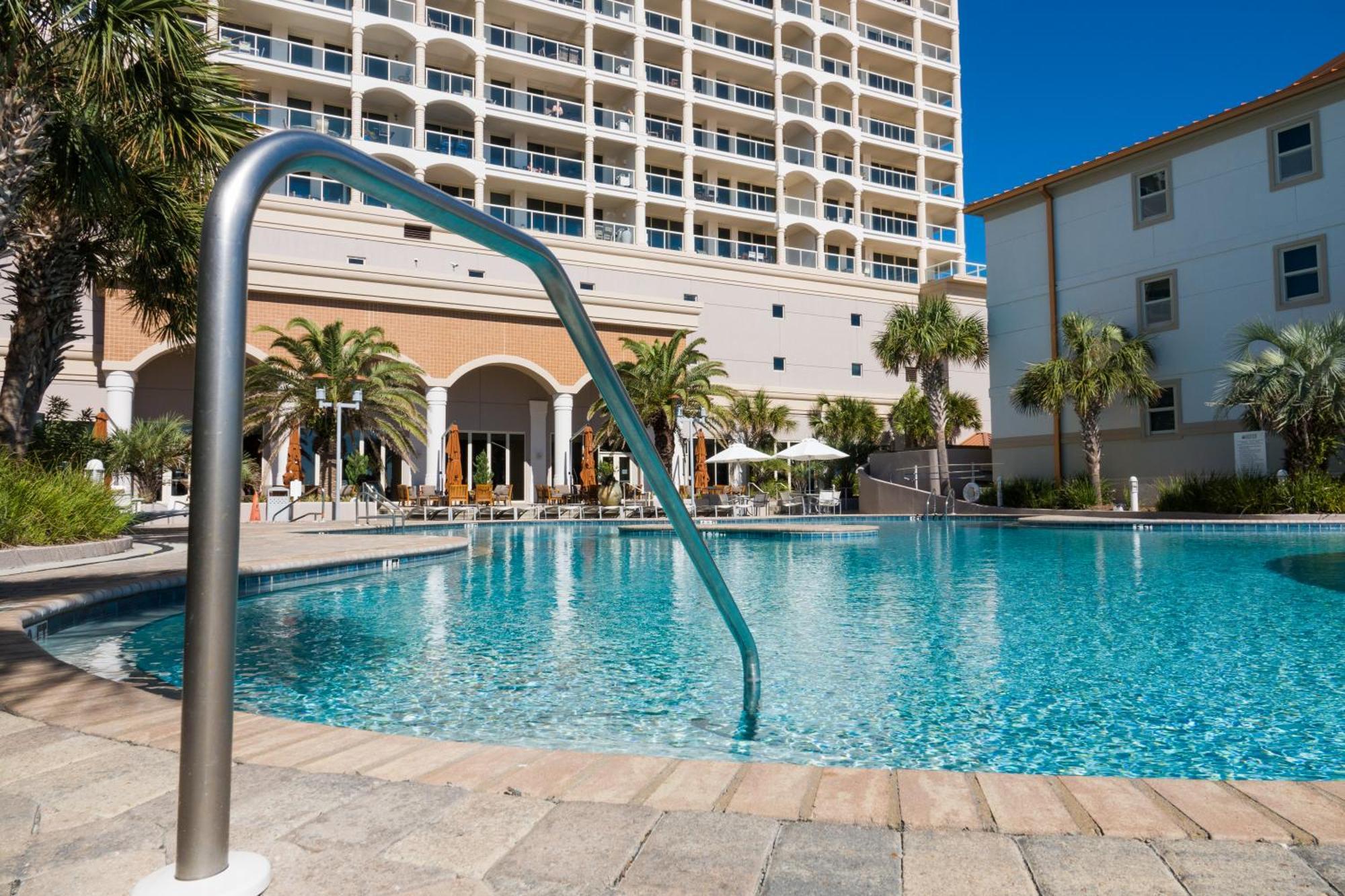 Club 1b - 103b Apartment