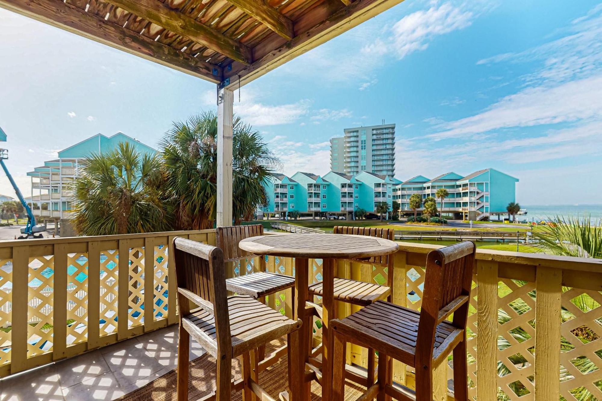 Baywatch F2 Apartment