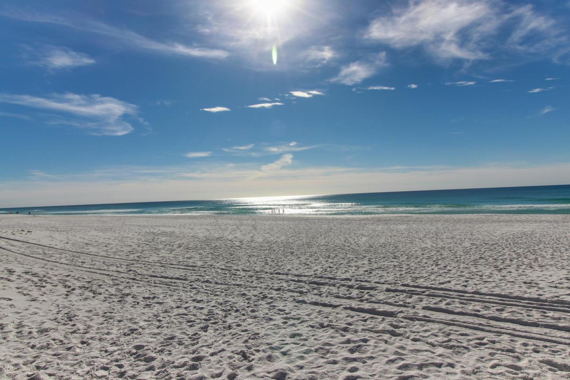 Apartment Emerald Isle 0107 *