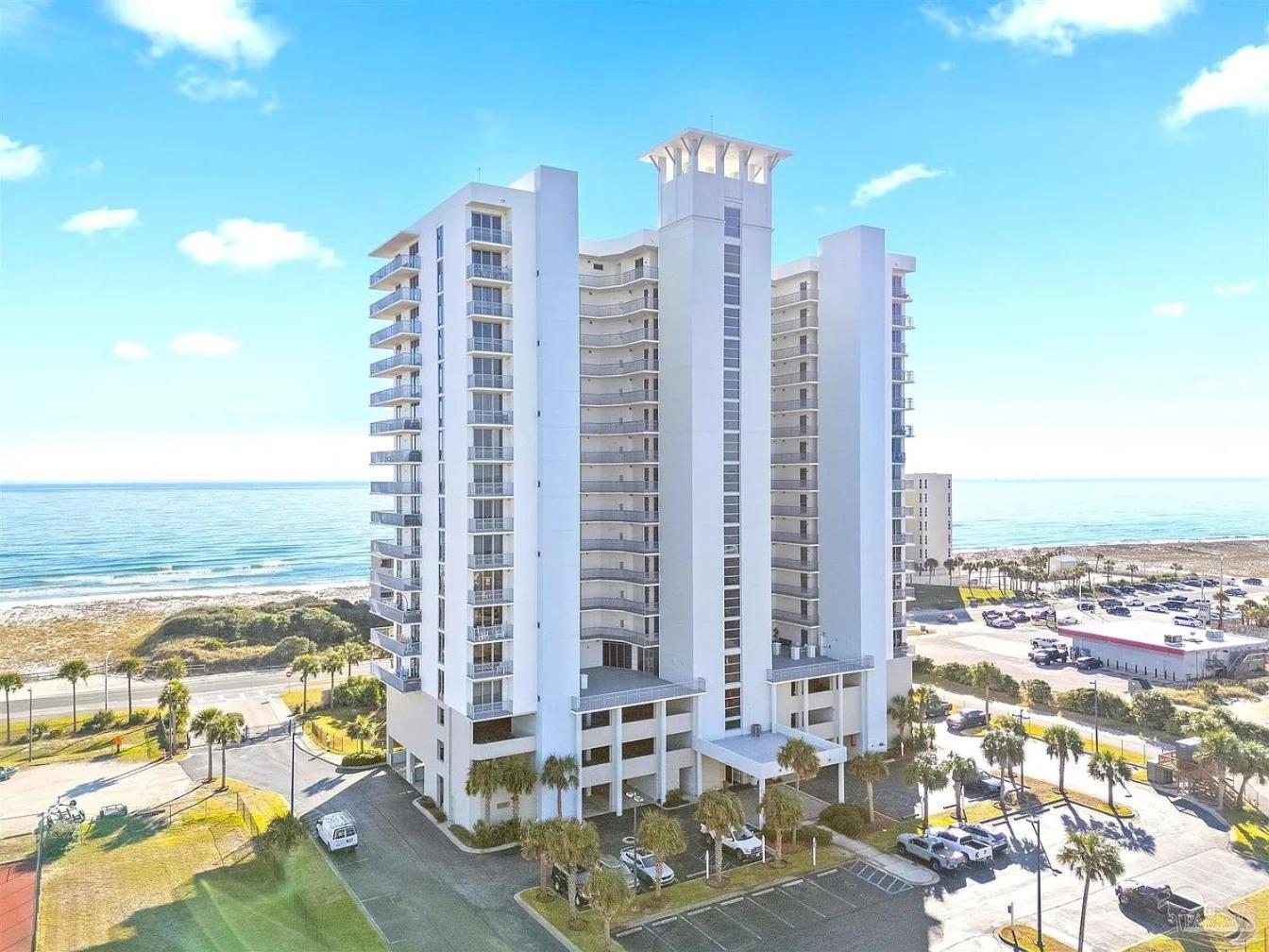 Emerald Dolphin 3b - 1330 Apartment