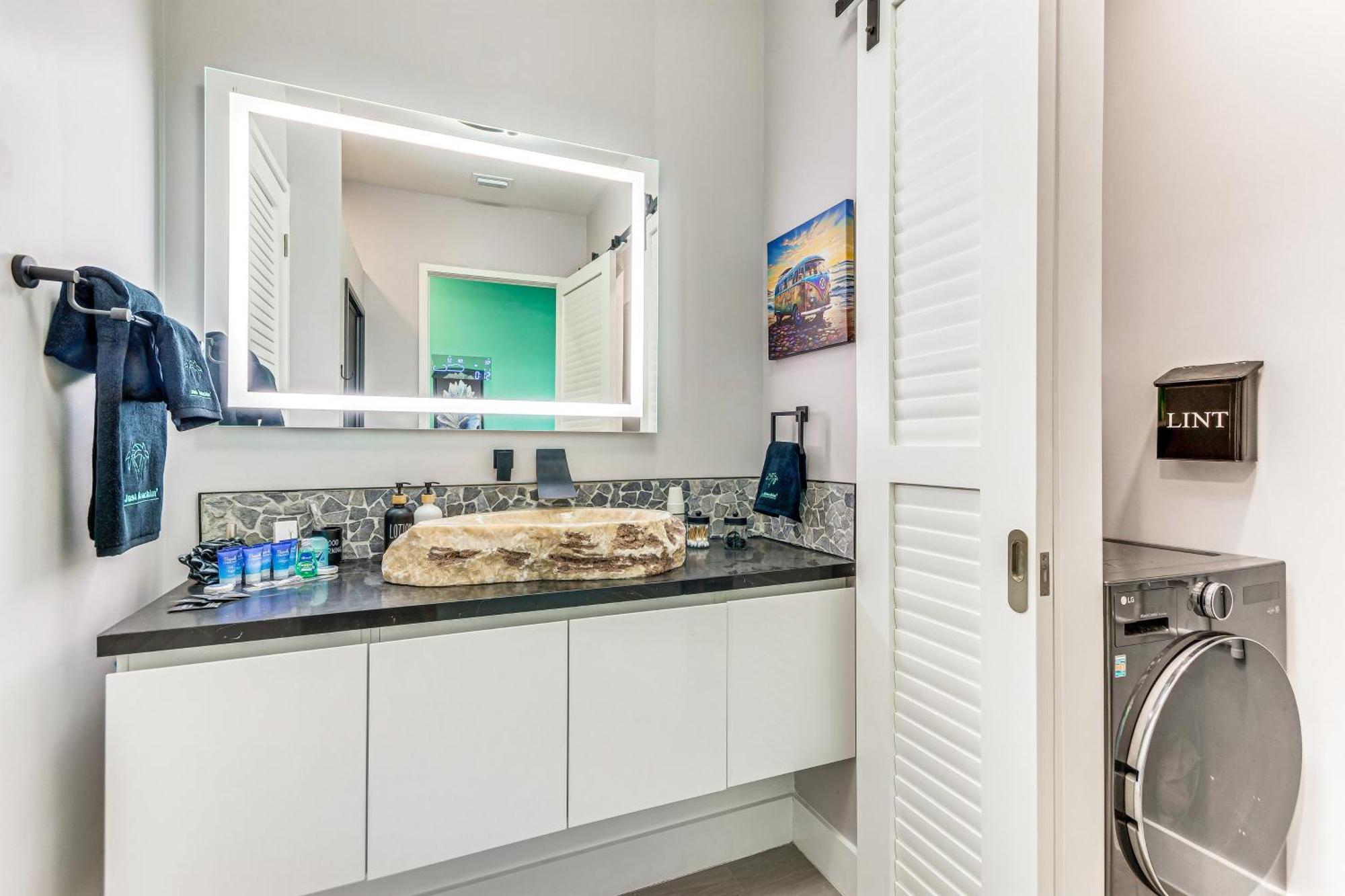 Walk Or Bike To Shore Pensacola Retreat! Holiday home