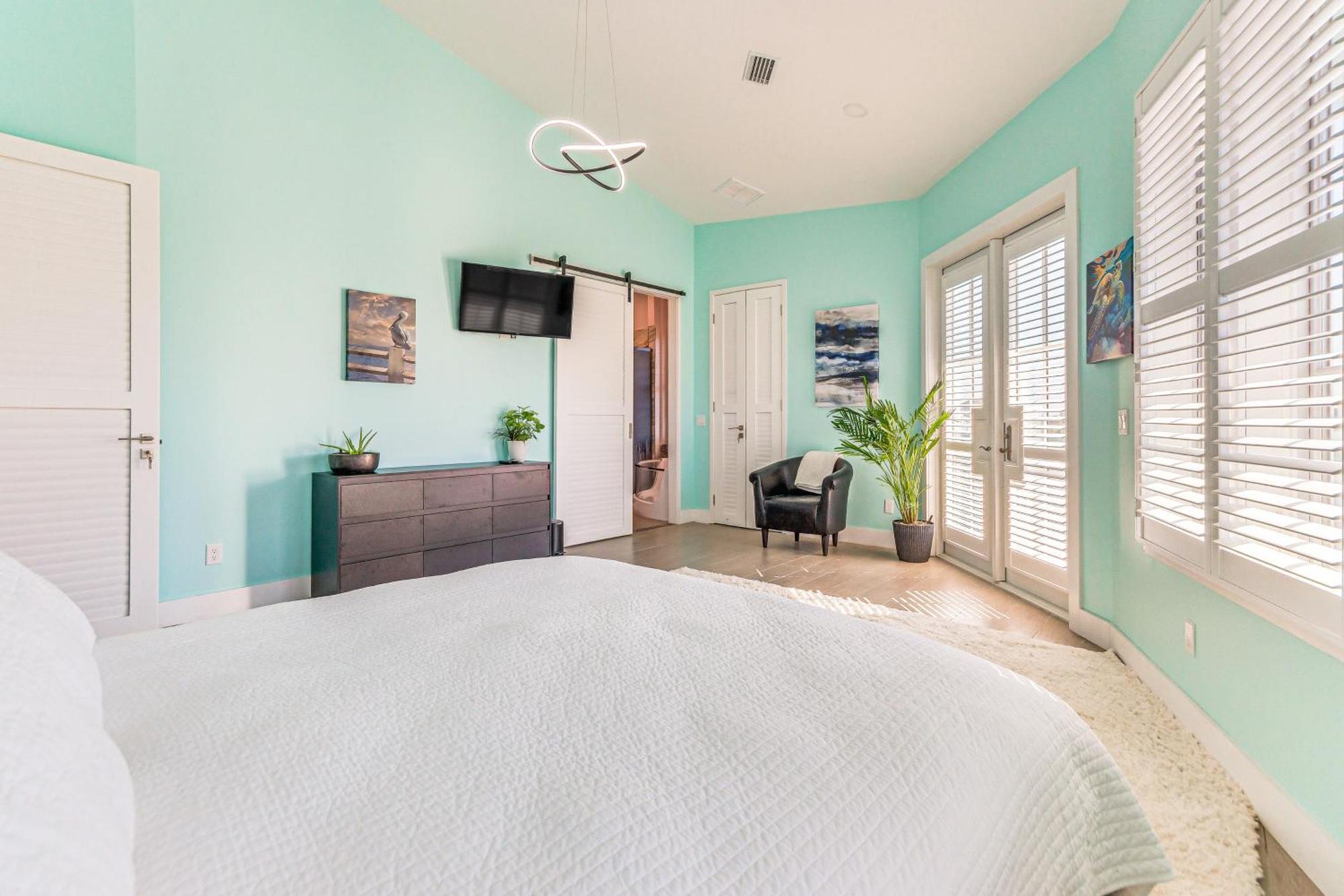 Walk Or Bike To Shore Pensacola Retreat! Holiday home *