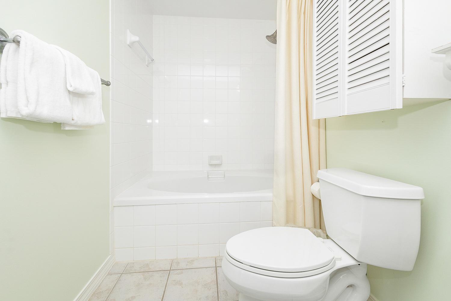Emerald Isle Gulf Front 2b - 802 Pensacola Beach