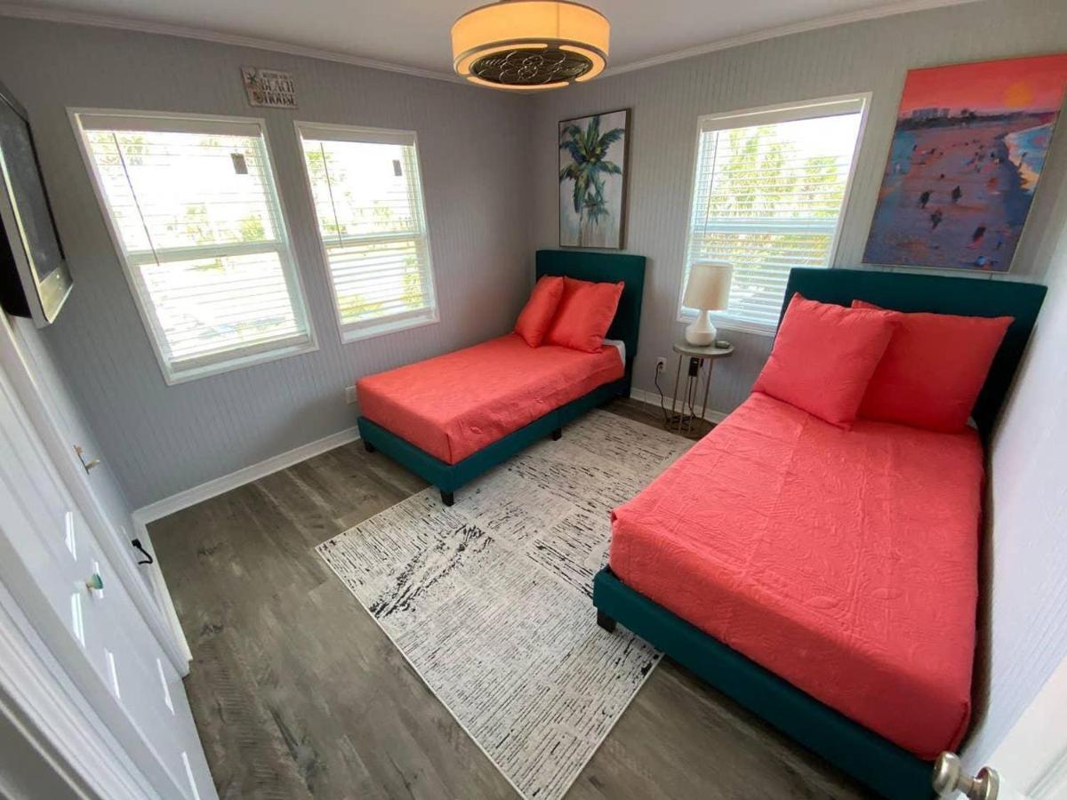 Full 3 Bedroom Beach House By Gulf Life Holiday home *