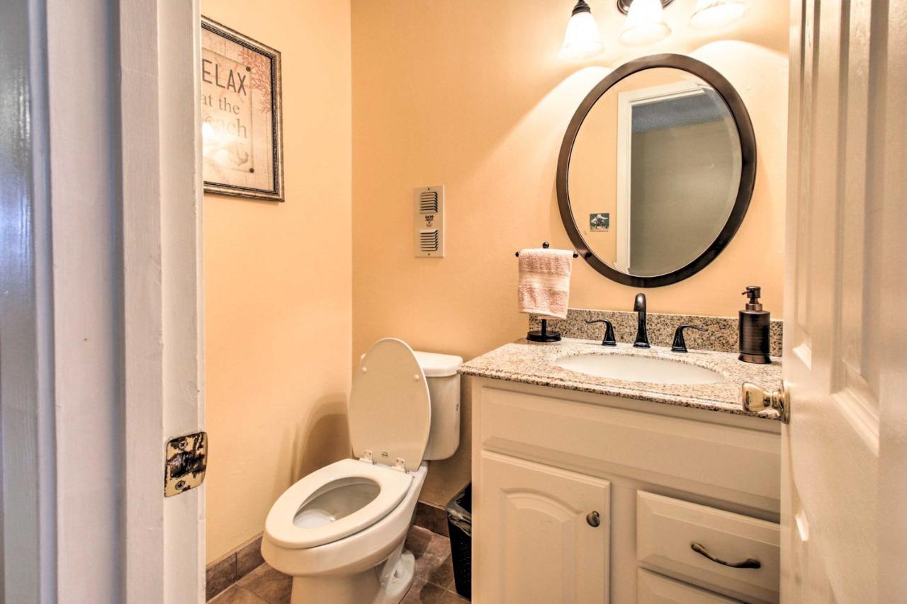 Renovated Pensacola With Community Pool! *