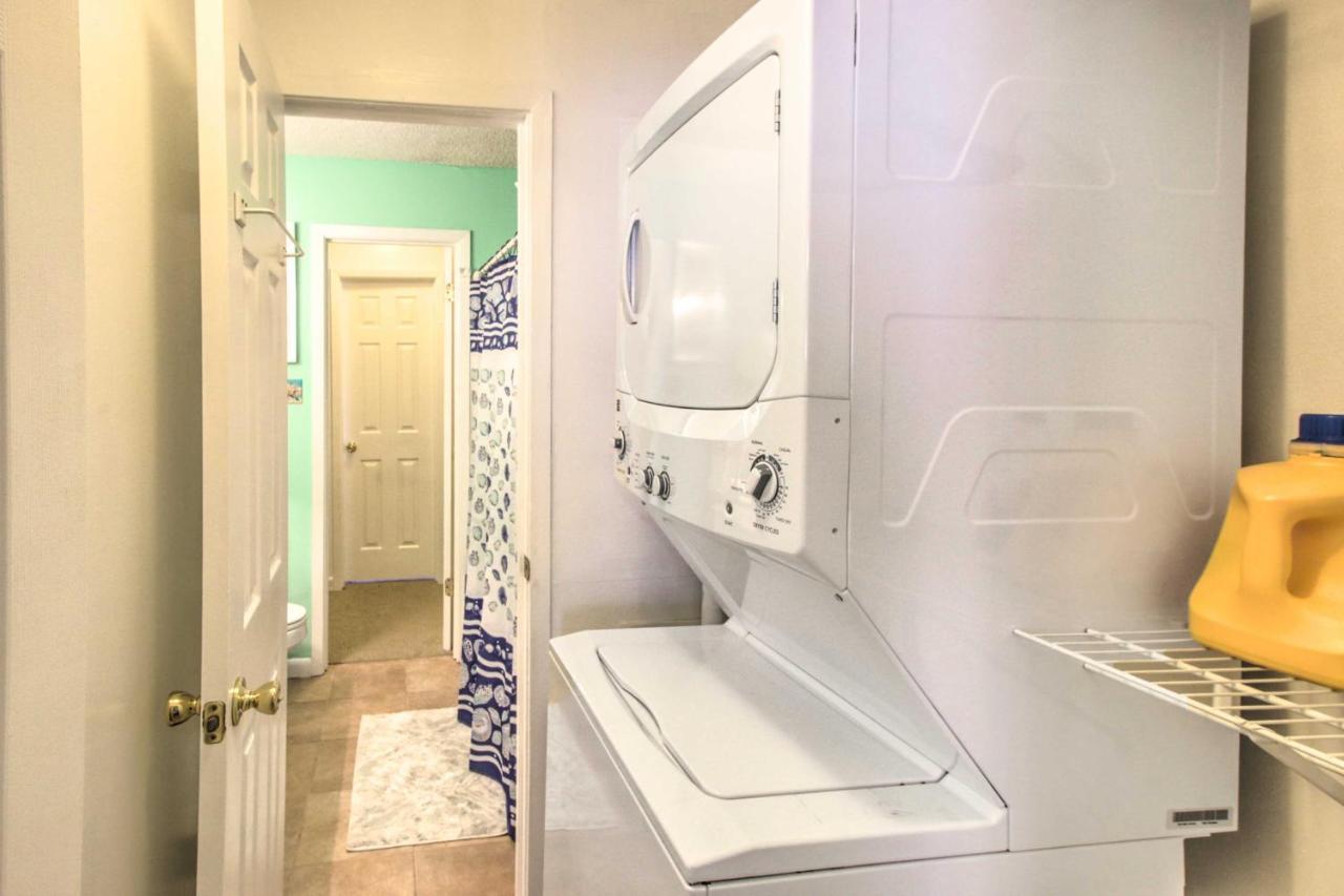 Renovated Pensacola With Community Pool! *