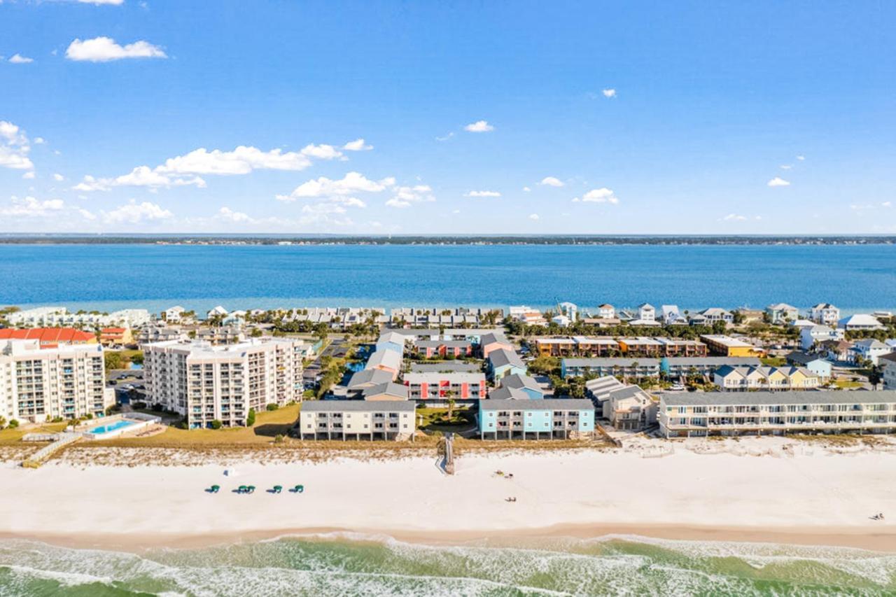 On The Gulf J6 Apartment