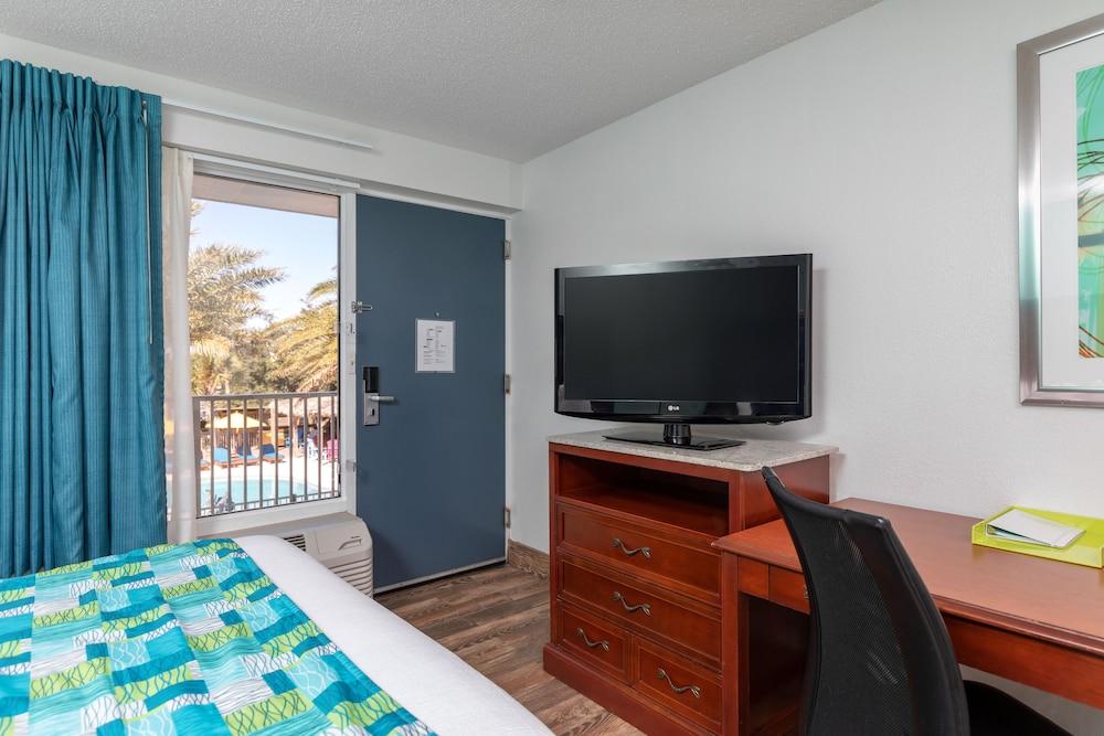 Surf & Hotel 2*