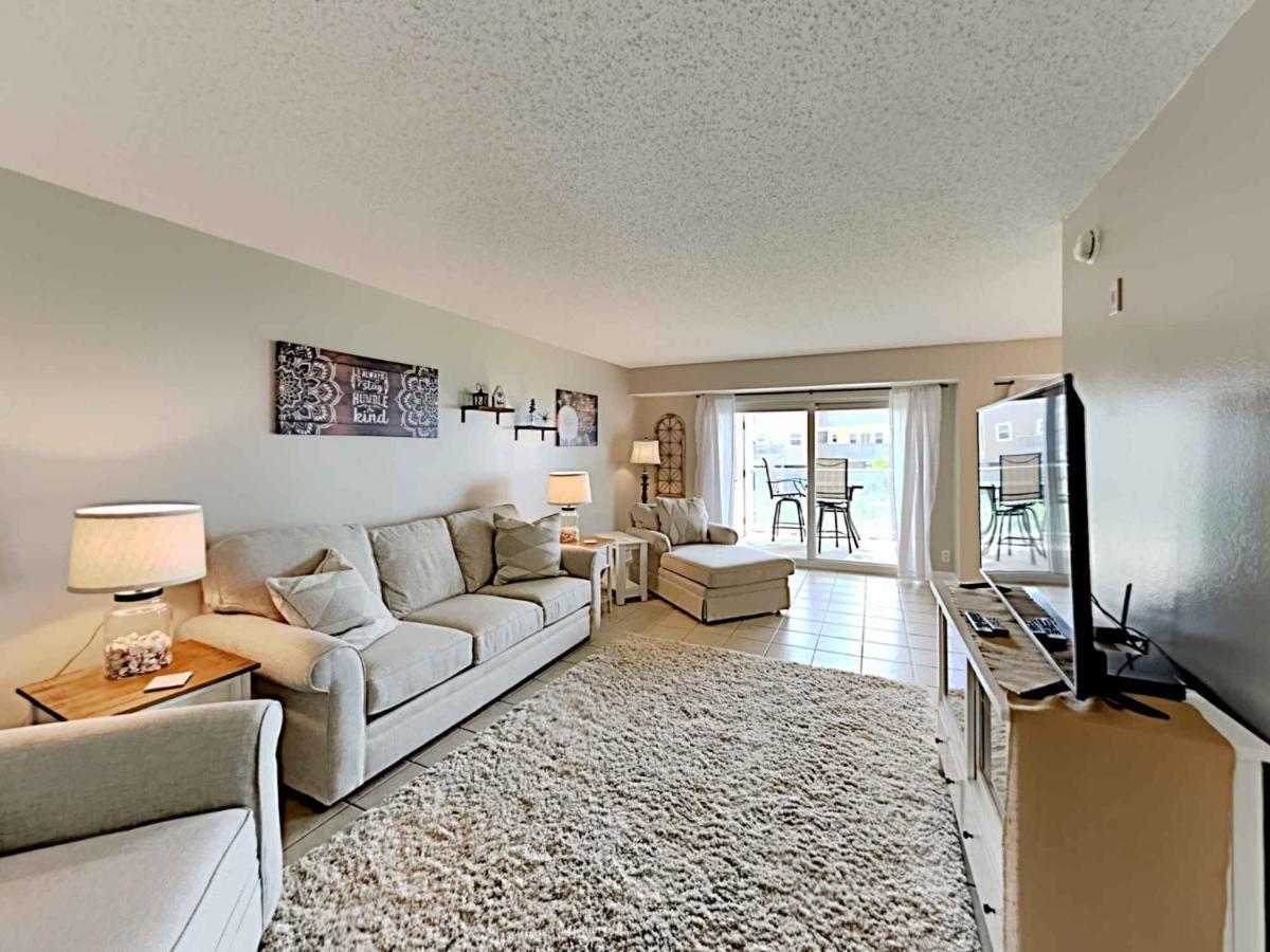 Apartment Regency Towers #203 East