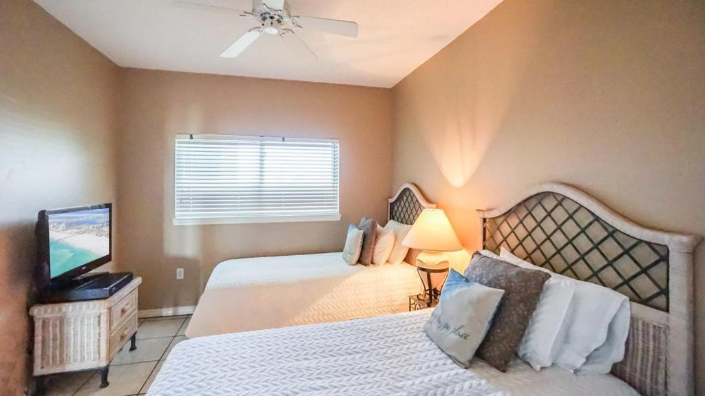 Apartment Emerald Isle Gulf Front 2b - 104 Pensacola Beach