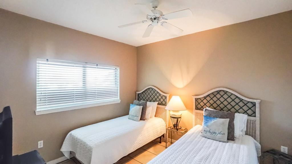 Apartment Emerald Isle Gulf Front 2b - 104 Pensacola Beach