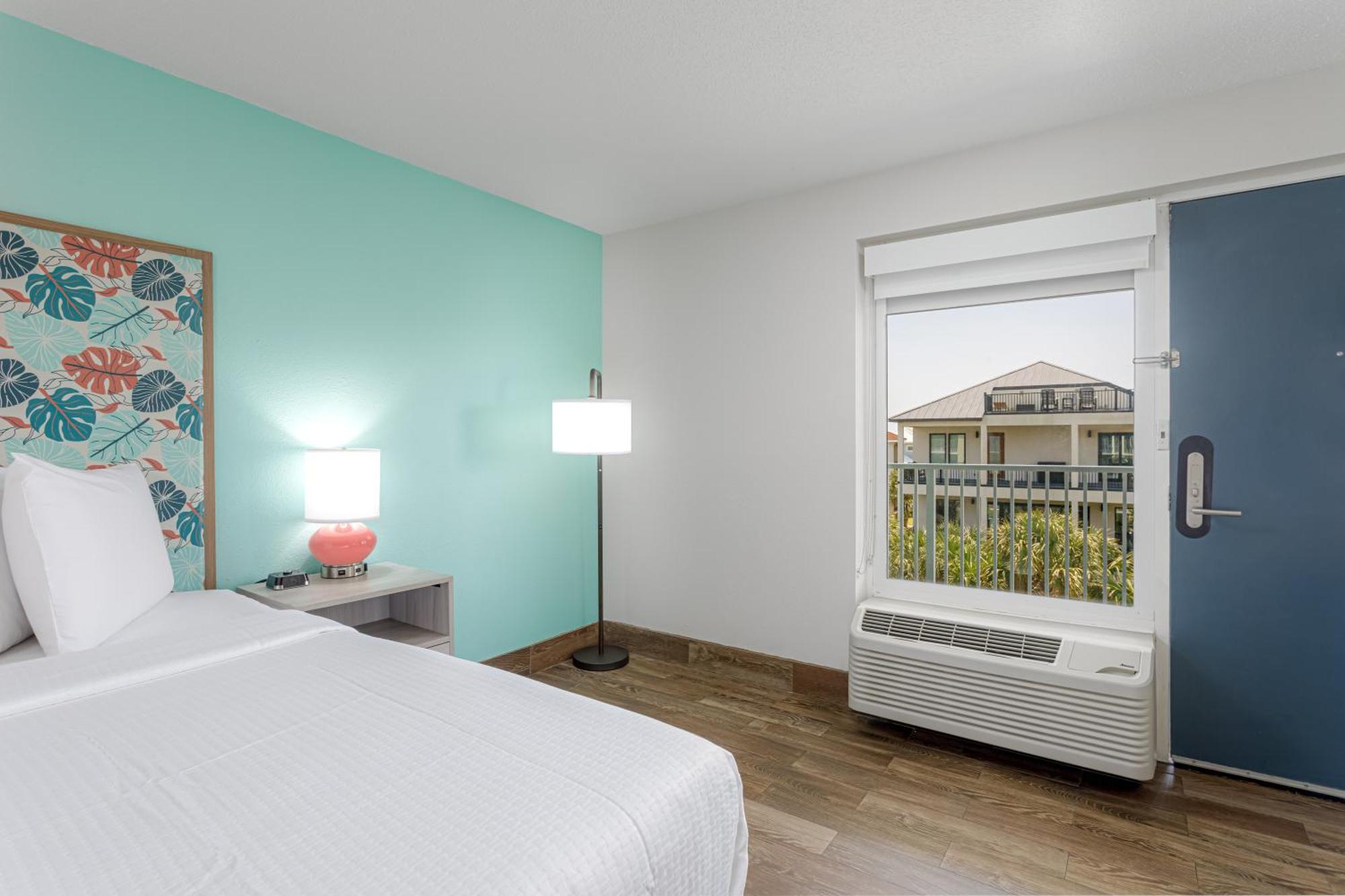 Surf & Hotel Pensacola Beach