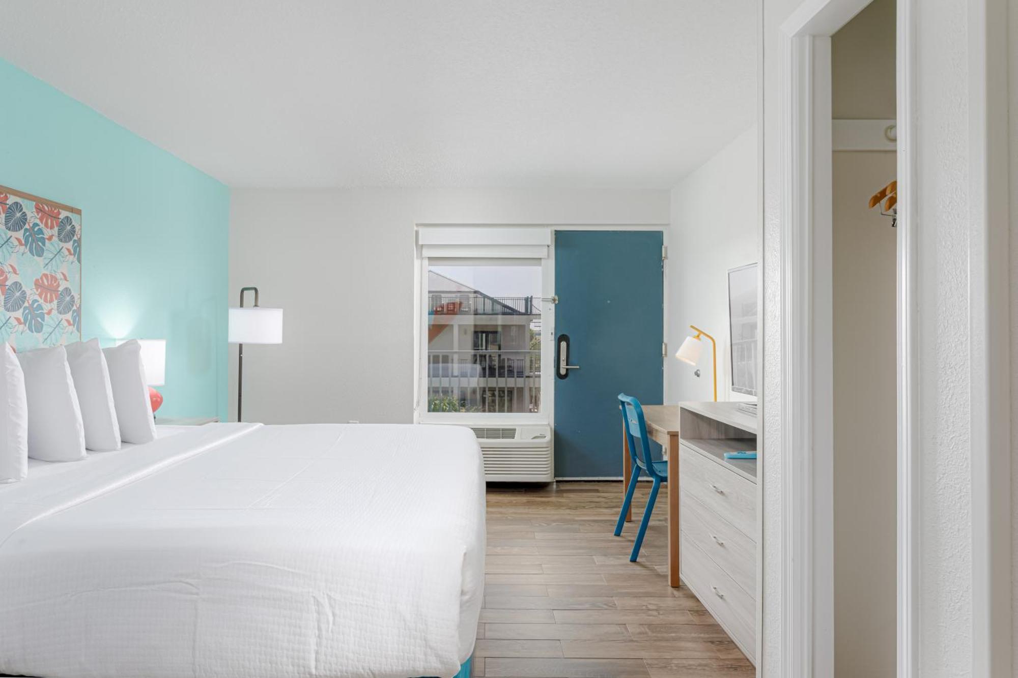 Surf & Hotel Pensacola Beach