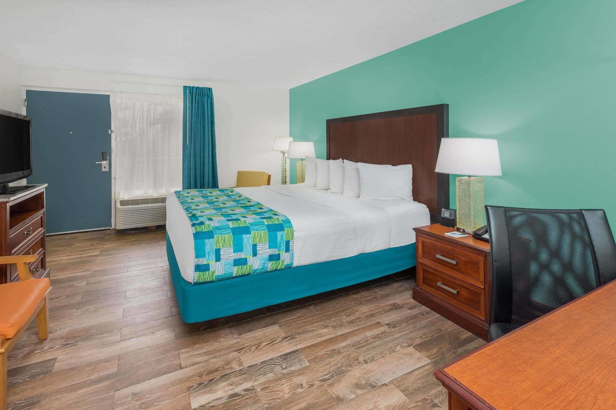 Hotel Surf & 2*